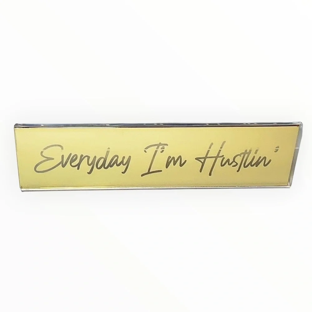 Metallic Gold Transparent Desk Nameplate | Everyday I’m Hustlin’ | EVERY POSHER! - Picture 3 of 3